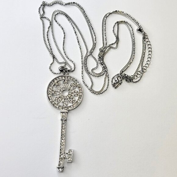 Silver tone Key Pendant Necklace - Picture 4 of 10